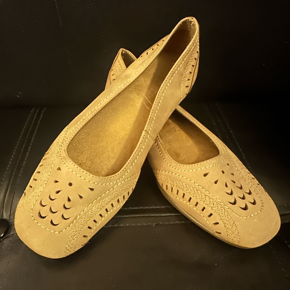 AEROSOLES Tan Perforated Flats